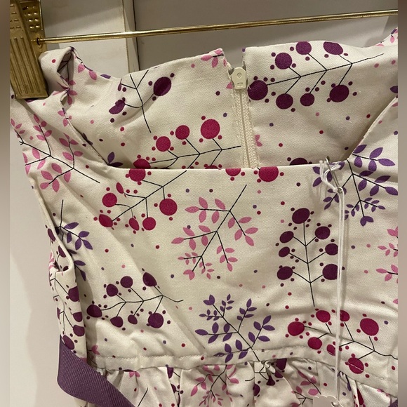 NWT Little Girl’s Zip-up Tailored White Dress with Plum-berries and Mulberries - Picture 3 of 5